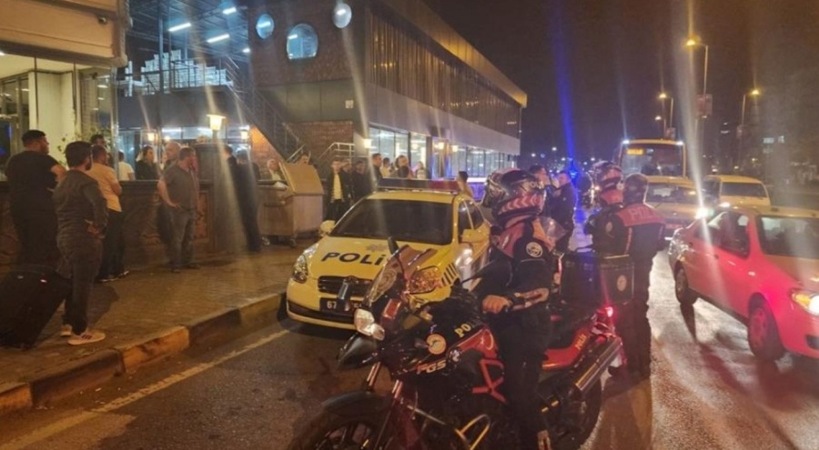 Yol kapatma tartışmasında başkana saldırmaya çalıştılar