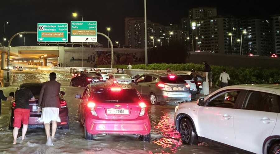 BAE'de şiddetli yağış: Uçak seferleri iptal edildi