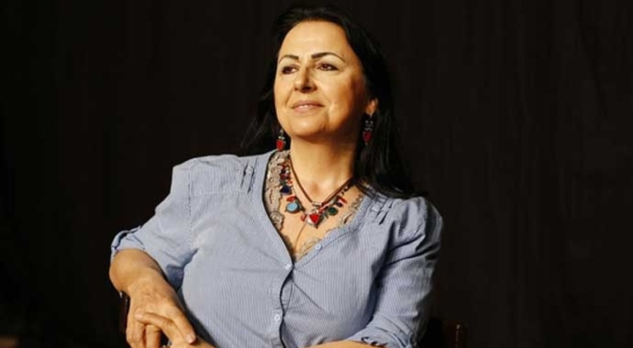 Ünlü şarkıcı Nur Yoldaş, hastaneye kaldırıldı