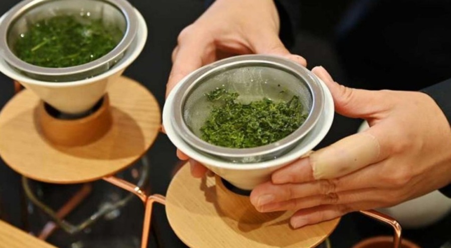 Japonya'da ilk hasat yeşil çayın kilogramı rekor fiyata satıldı