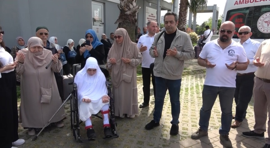 Bursa'da yürüyemeyen genç kızı konvoyla umreye gönderdiler
