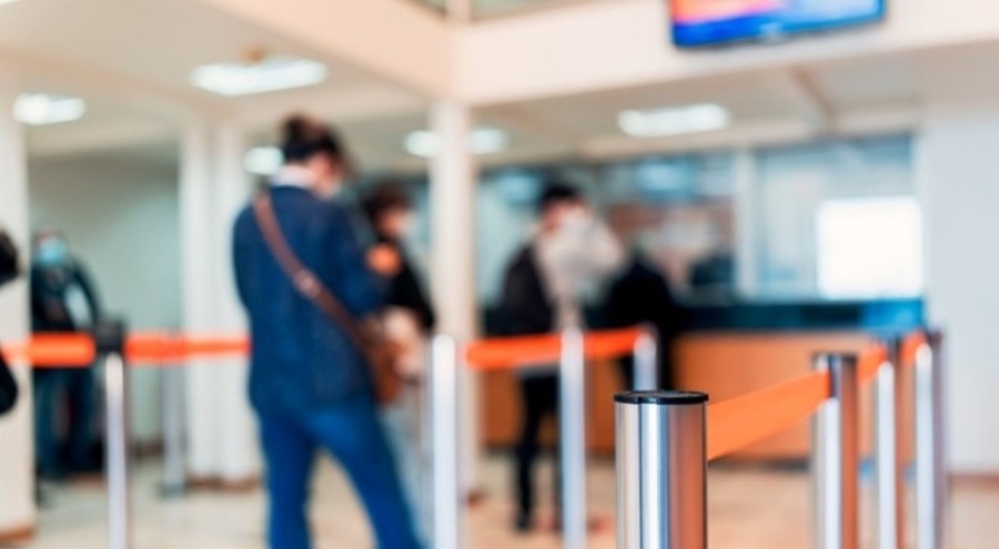 Kredi çekmek için ölü amcasını bankaya götürdü