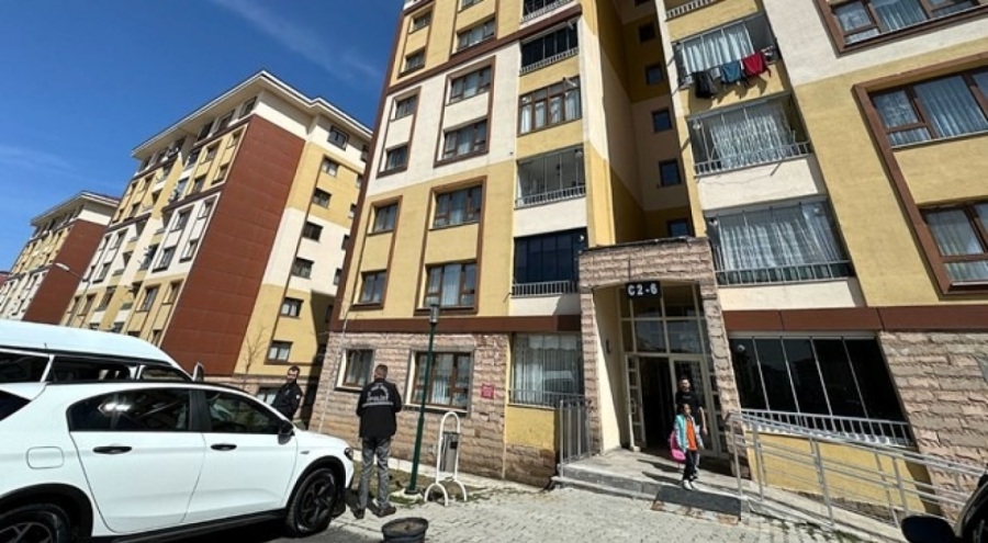 3. kattan düşen 2. yaşındaki çocuk ağır yaralandı