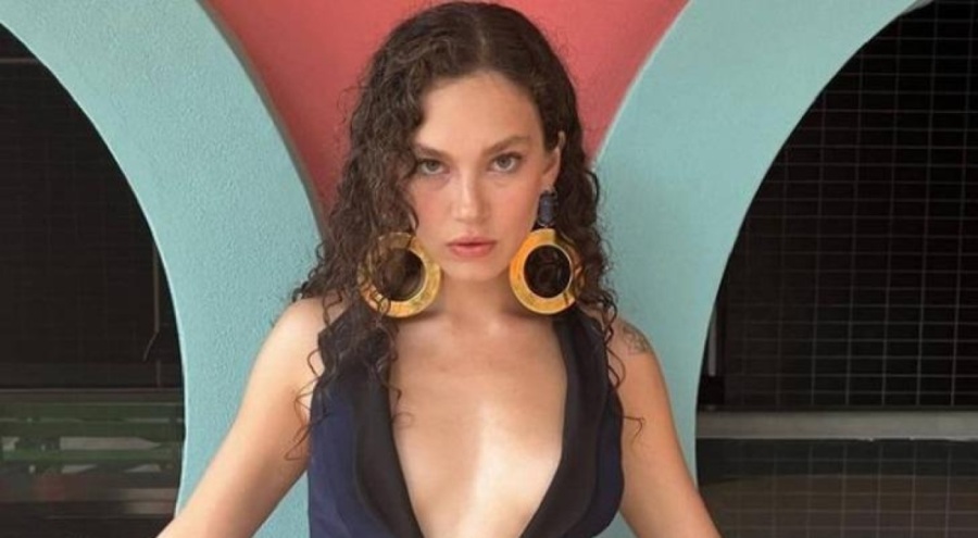 Melisa Şenolsun'un alevli bikinisi olay oldu!