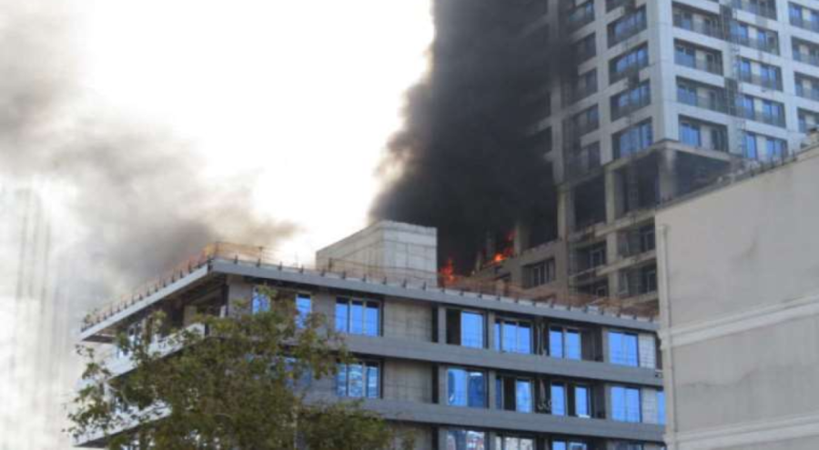 Rezidans inşaatında korkutan yangın