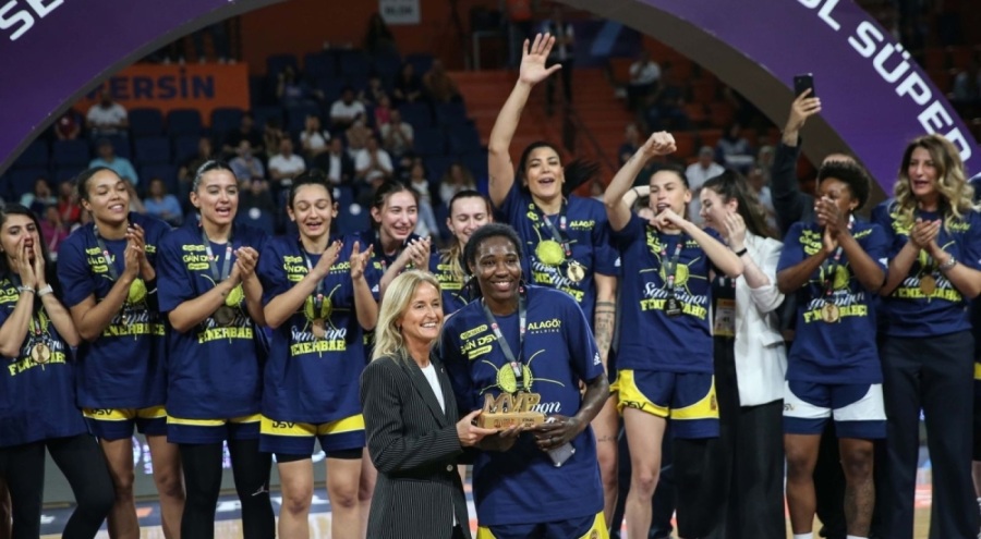 Kadınlar Basketbol Süper Ligi şampiyonu Fenerbahçe, kupasını aldı