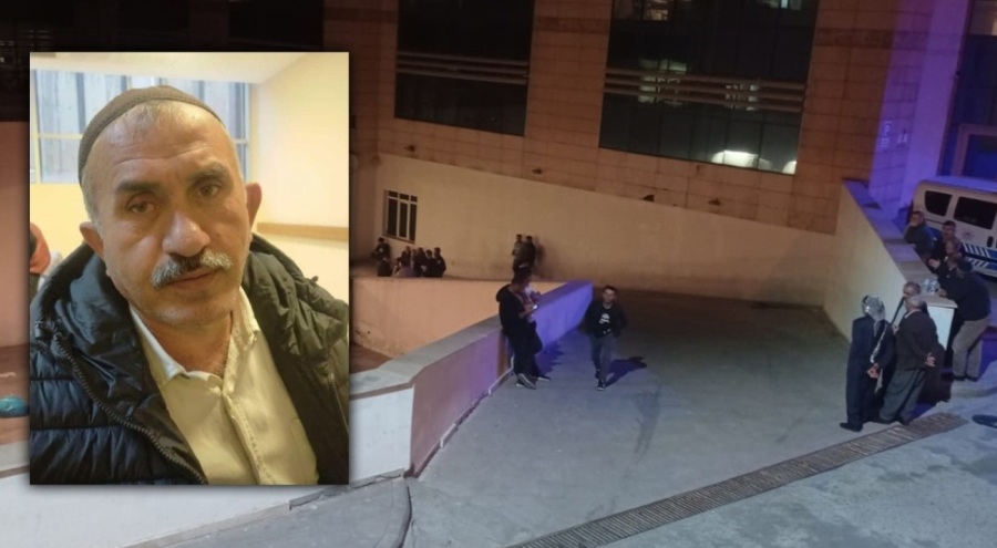 Devrilen traktörün altında can verdi