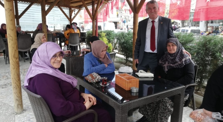 Harmancık'ta kırsal mahallelerden pazara gelen kadınlara kafeterya hizmeti