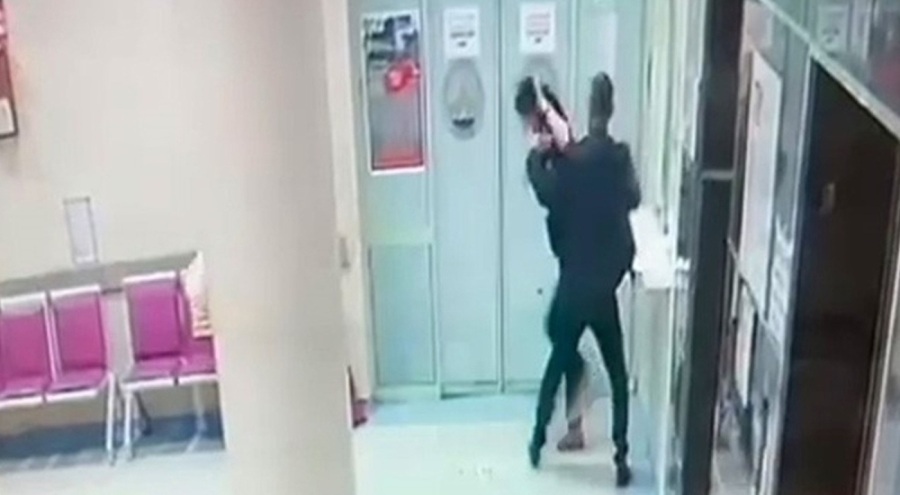 Darp ettiği doktoru bir de tehdit etmişti! Serbest bırakıldı