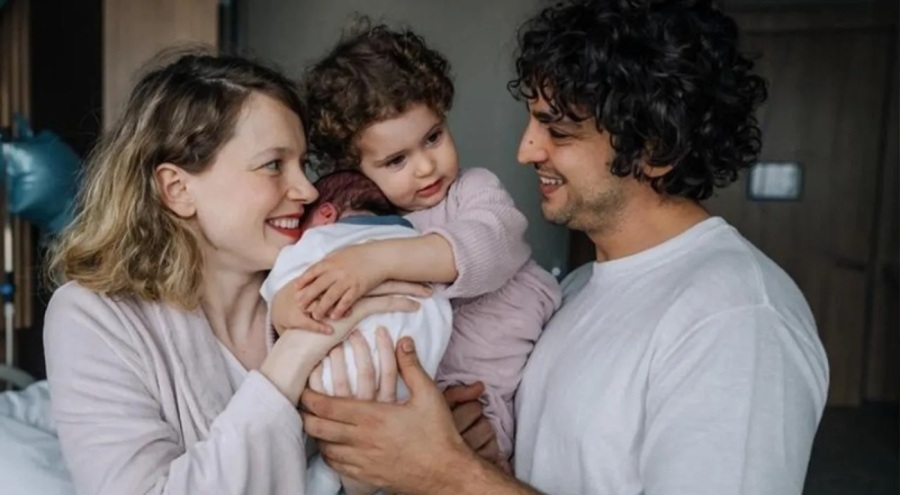 Ece Çeşmioğlu ile Taner Ölmez'den mutlu aile pozu
