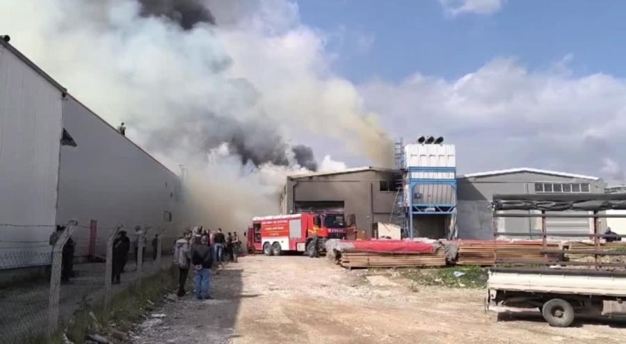Bursa İnegöl'de mobilya fabrikasında yangın!
