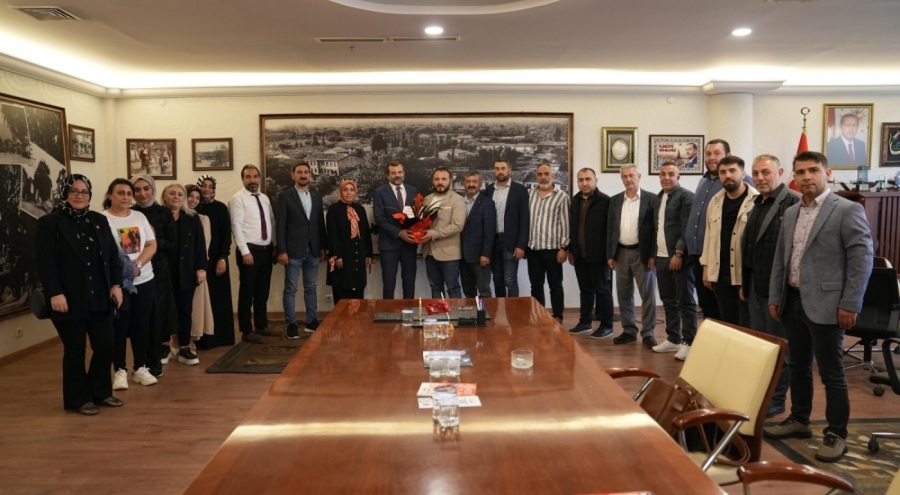 Gürsu Belediye Başkanı Mustafa Işık vatandaşları ağırlıyor