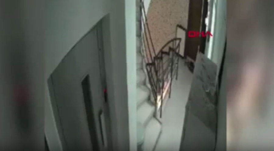 'Bu kadın değil, kapıyı açmayın' dedikleri için bıçaklamış