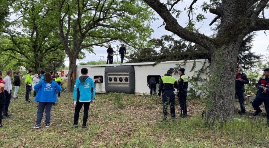 Bulgaristan'a giden yolcu otobüsü Kırklareli'nde devrildi!