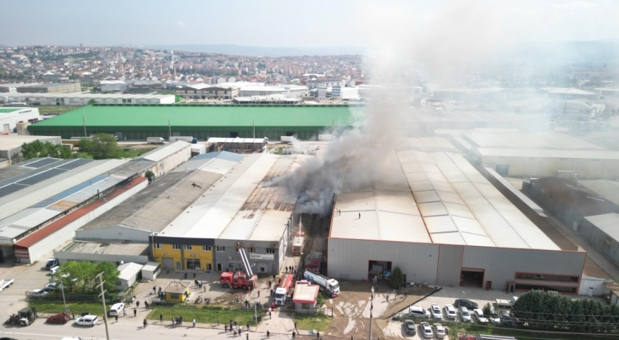 Bursa'da fabrika yangını söndürüldü!
