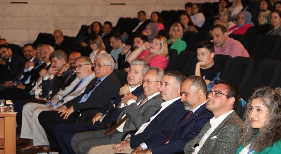 Bursa'da '21. Yüzyılda Öğretmen Olmak' konulu panel düzenlendi