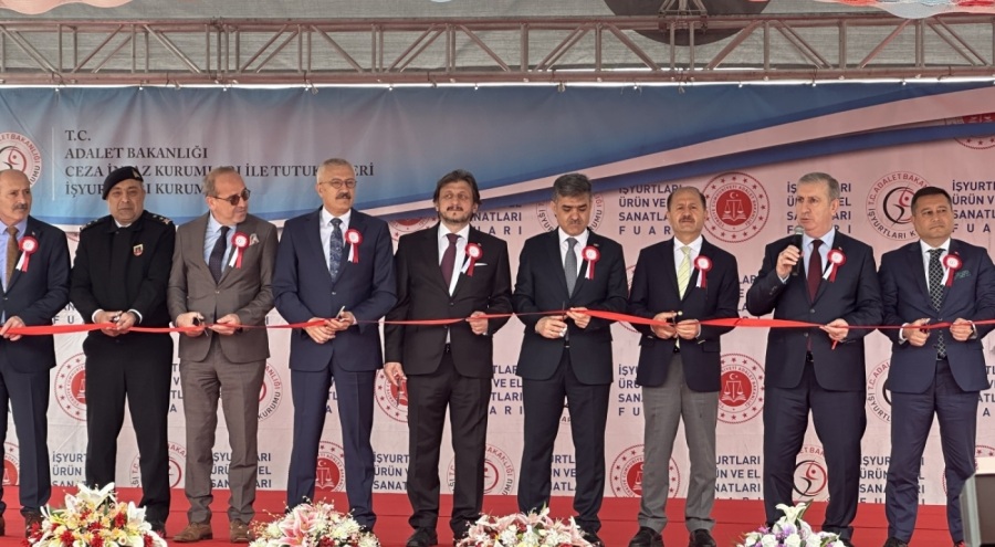 Adalet Bakanlığı, Bursa'da "İşyurtları Ürün ve El Sanatları Fuarı" açtı