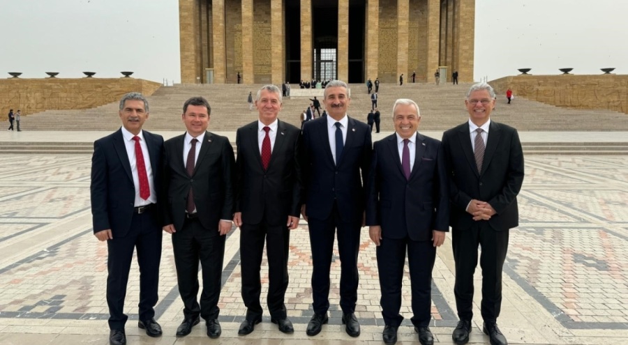 Bursa'nın CHP'den seçilen başkanları Yerel Yönetimler Çalıştayı'nda