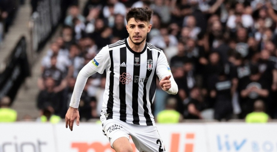 Beşiktaş duyurdu: Genç oyuncuyla yollar ayrıldı