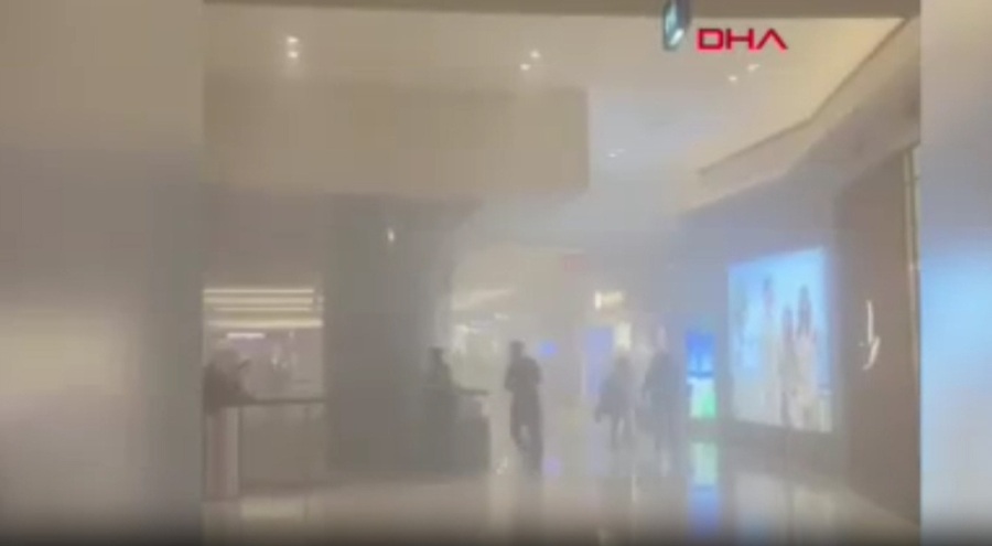 İstanbul'da AVM'de yangın