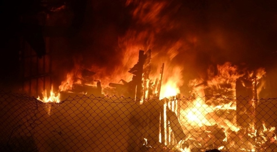 Tekstil atıklarının toplandığı depoda yangın çıktı! Memati'yi bir an olsun bırakmadı