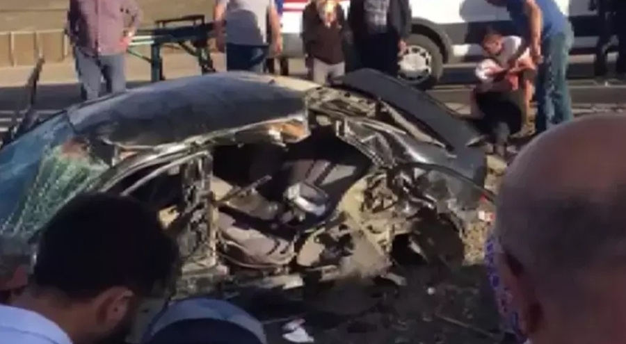 Erzurum'da kaza yapan otomobil tanınmaz hale geldi