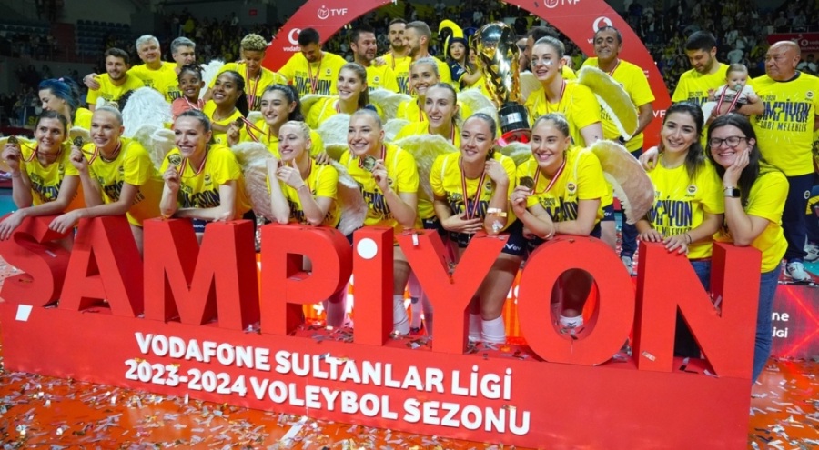 Fenerbahçe Opet kupasını aldı