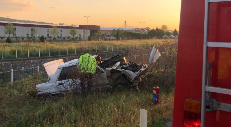 Takla atan araçtan fırlayan sürücü feci şekilde can verdi