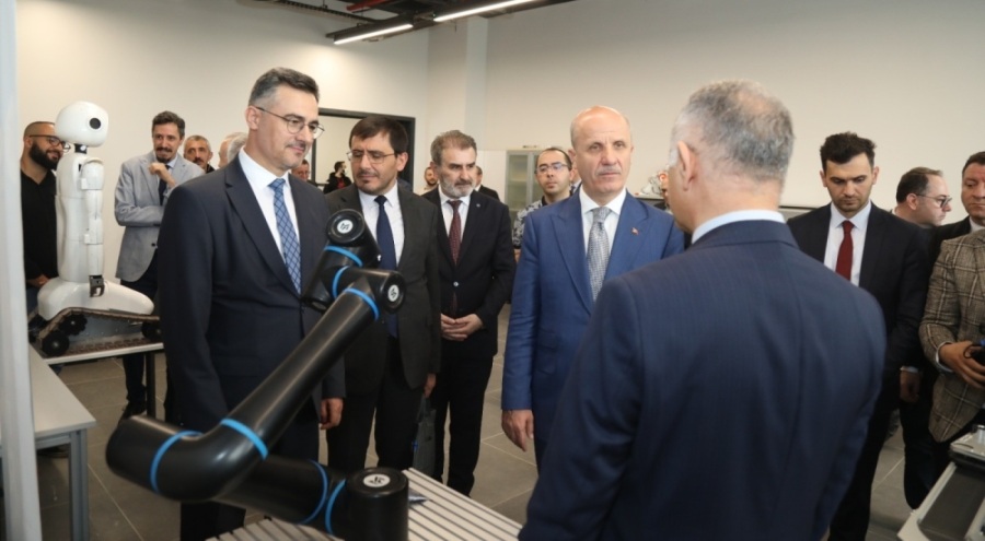 YÖK Başkanı Erol Özvar'dan BTÜ Robot Merkezine tam not