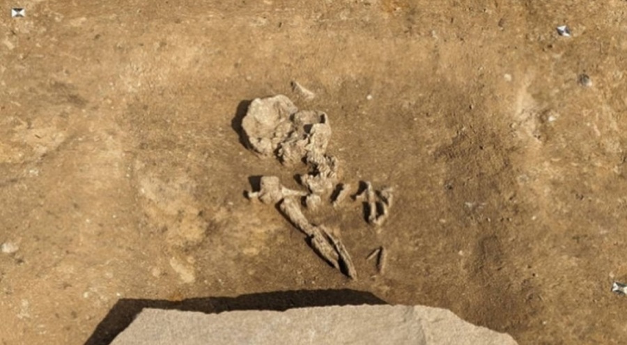 4 bin 200 yıllık zombi mezarındaki cesedin üzerine bırakılan taşın sırrı: "Mezardan çıkmaya çalışıyor"