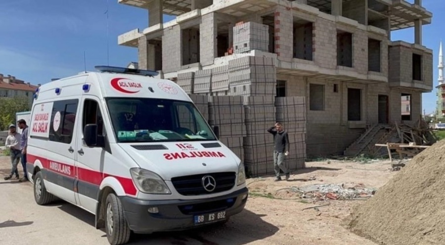 İşçi inşaatta kalp krizi geçirdi