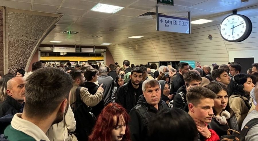 İstanbul'da metro arızası! Seferler yapılamıyor