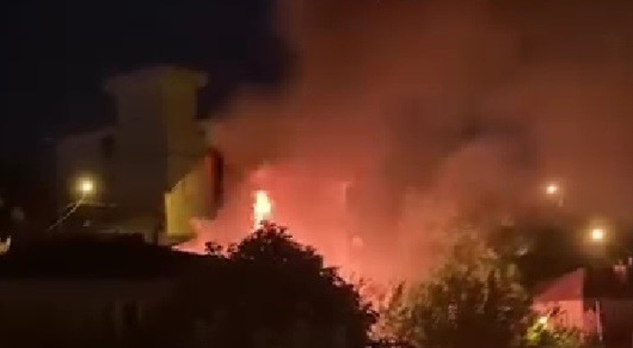 İki katlı evde çıkan yangın paniğe neden oldu!