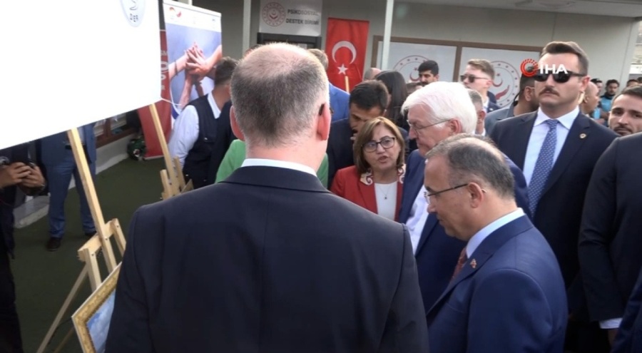 Almanya Cumhurbaşkanı Steinmeier depremzedelerle bir araya geldi