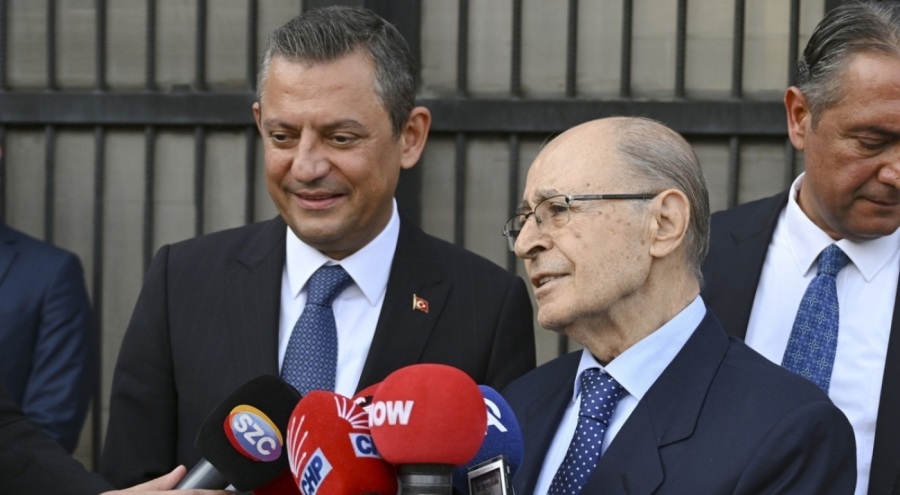 CHP Genel Başkanı Özel, eski Cumhurbaşkanı Sezer'i ziyaret etti