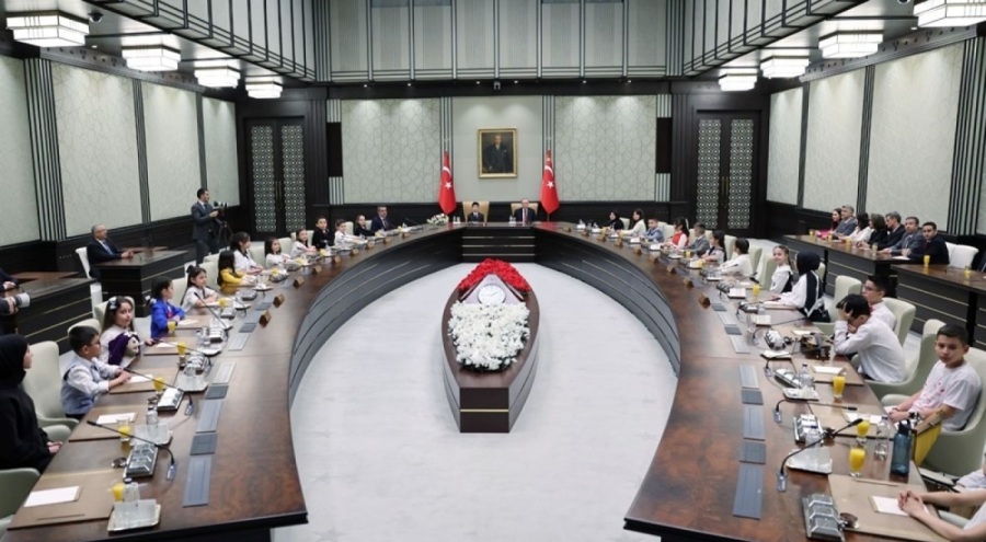 Beştepe'de 23 Nisan kutlamaları... Cumhurbaşkanı Erdoğan çocukları kabul etti