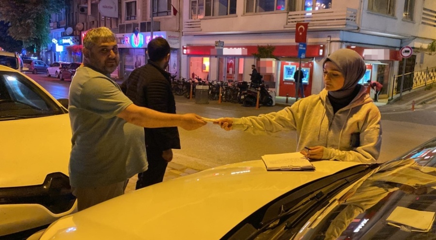 Bursa'da alkış toplayan hareket! Bankamatikte unutulan parayı polise teslim etti