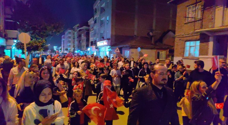 Bursa İnegöl'de 23 Nisan'a özel kortej yürüyüşü düzenledi