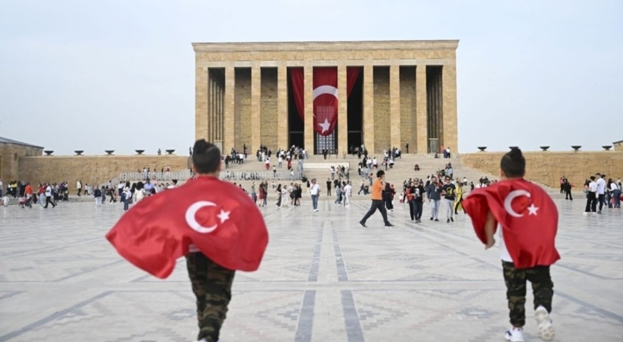 23 Nisan'da Anıtkabir'i 100 bini aşkın kişi ziyaret etti