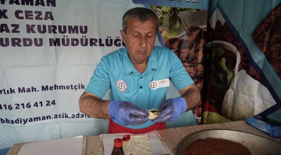 Cezaevindeki hükümlülerin ürettiği ürünler Bursalıların beğenisine sunuldu