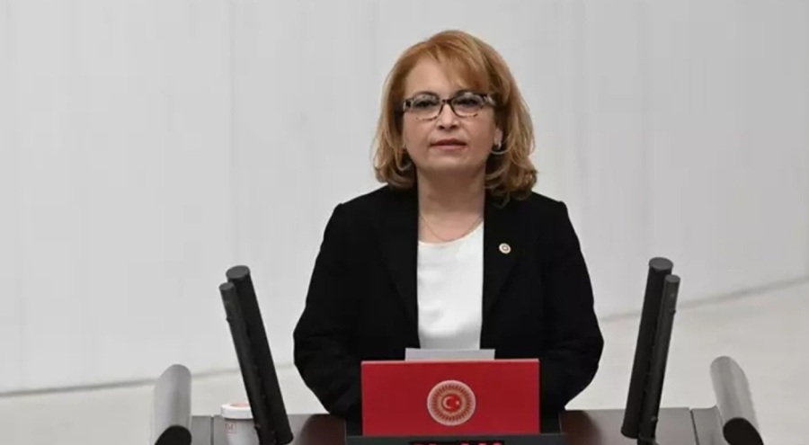 İYİ Parti'den istifa eden Ayşe Sibel Yanıkömeroğlu CHP'ye katıldı