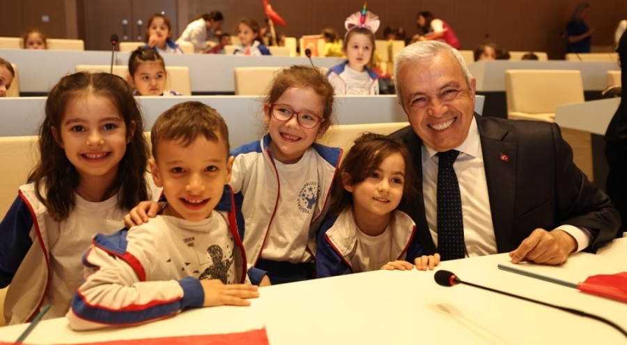 Minikler bayram sevincini Şadi Başkan ile paylaştı: Her türlü desteği vereceğiz