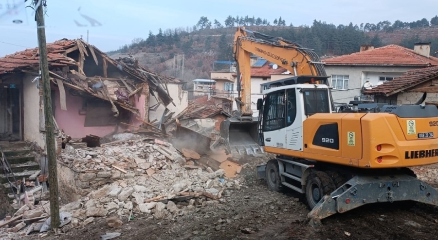 Osmangazi'de metruk binalar yıkılıyor