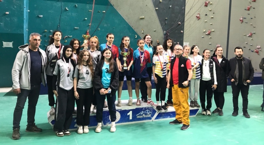 İnegöl Belediye Spor Kulübü sporcuları ödül aldı