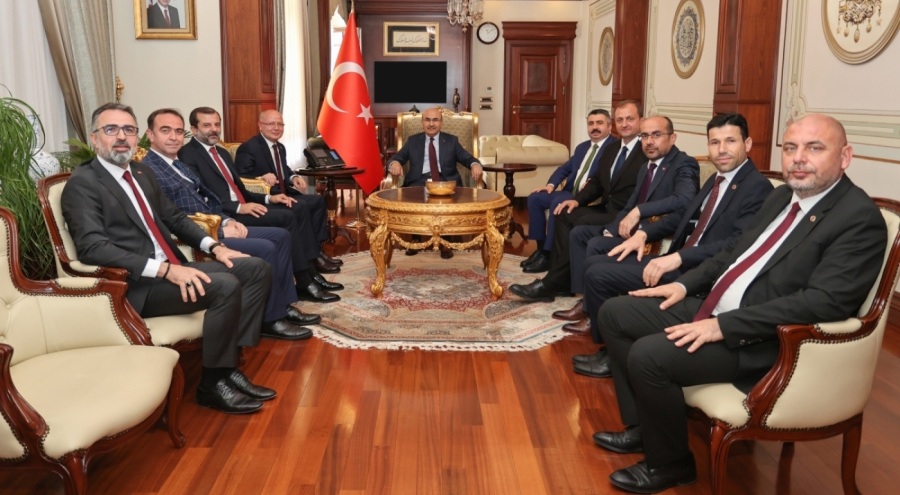 Bursa'da mazbatalarını alan başkanlar, Vali Mahmut Demirtaş'ı ziyaret etti