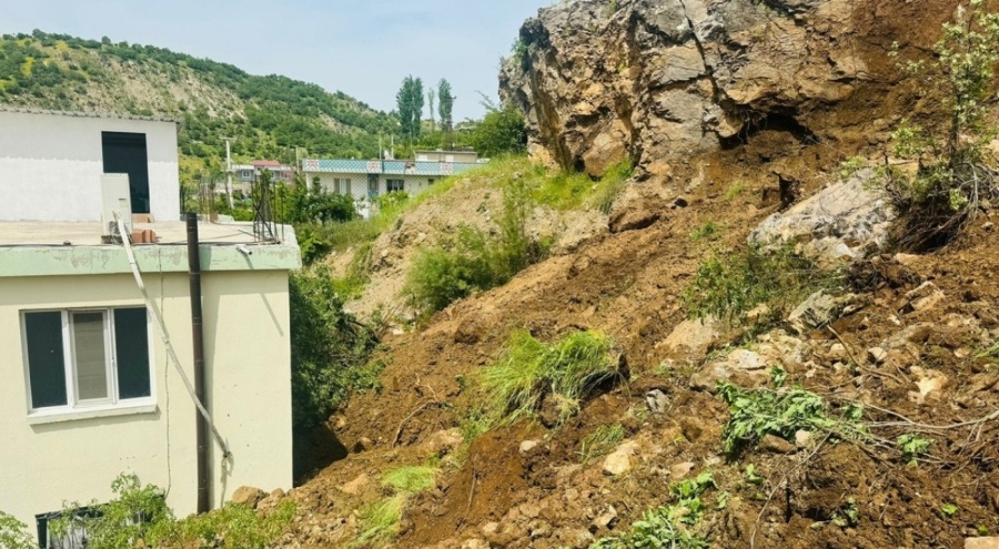 Şırnak'ta toprak kayması!