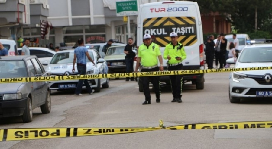 Servis aracının çarptığı çocuk yaşamını yitirdi