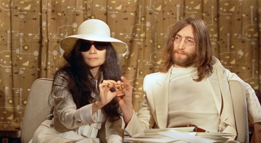 John Lennon'ın gitarı açık artırmaya çıkıyor