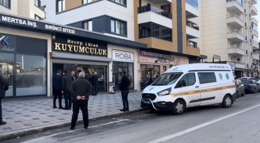 Bursa'da kuyumcudan silah tehdidiyle 8 bilezik çalan sanığa 8 yıl hapis