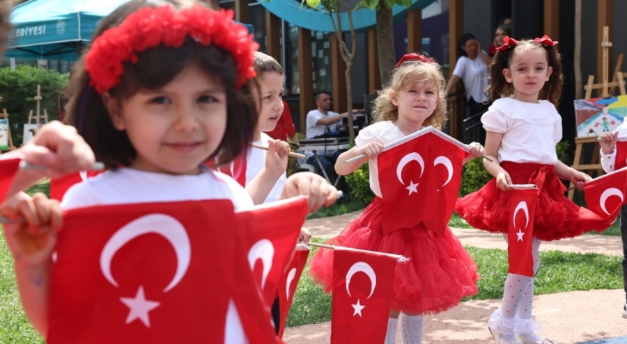 Nilüfer'de anaokulu öğrencilerinden 23 Nisan gösterisi